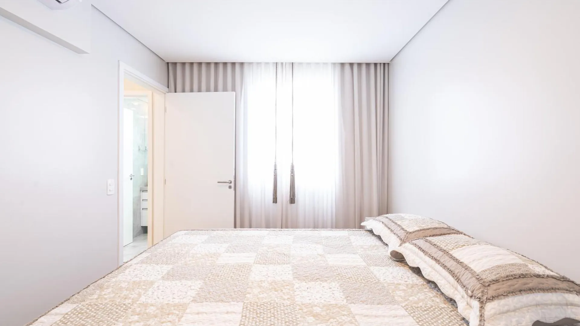 Apto A 150M Da Praia E 15Min Beto Carreiro Com Wi-Fi, Piscina, Portaria 24H, Playground Infantil, Quadra De Esportes Sacada Com Churrasqueira E Vaga De Garagem Piçarras