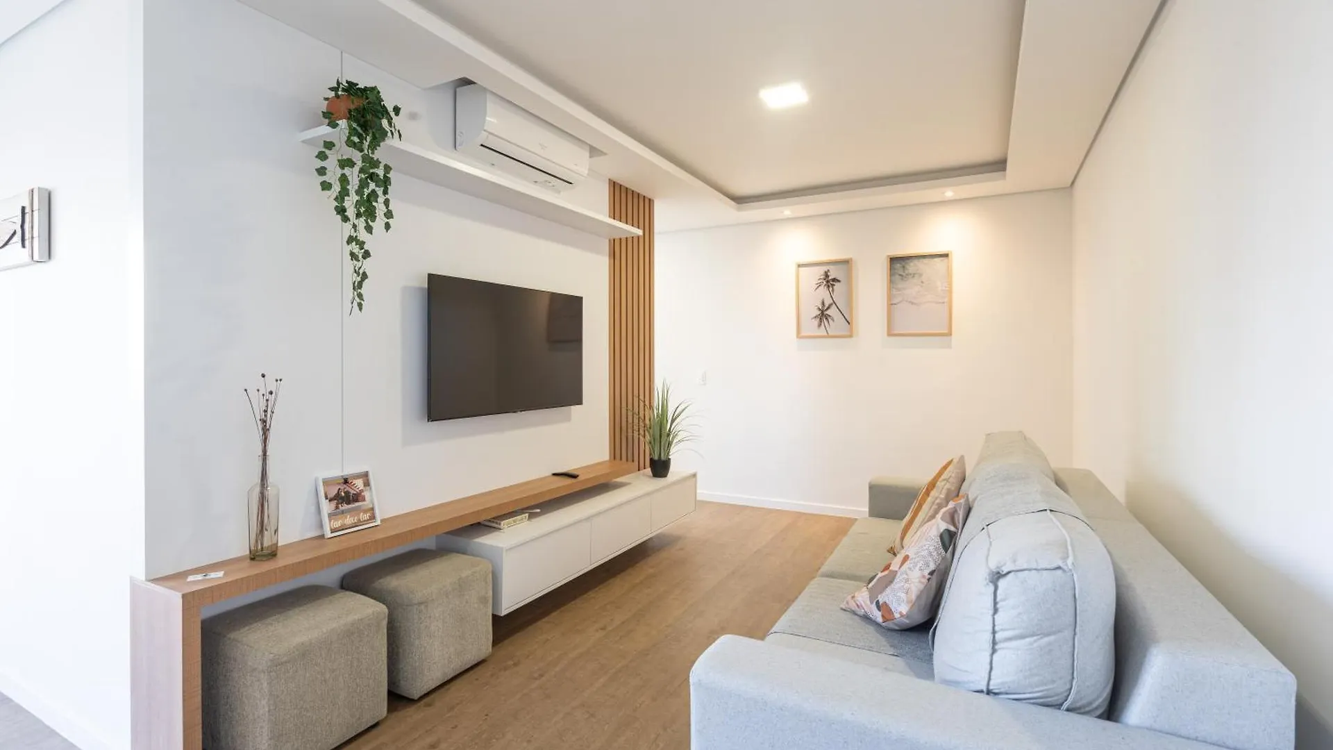 Daire Apto A 150M Da Praia E 15Min Beto Carreiro Com Wi-Fi, Piscina, Portaria 24H, Playground Infantil, Quadra De Esportes Sacada Com Churrasqueira E Vaga De Garagem Piçarras